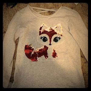 Girls long sleeve shirt.